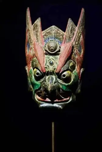四川傩戏面具中最有特色的二郎神形象.