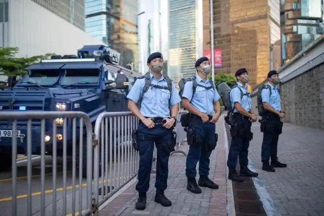 香港警方加强七一戒备跨部门反恐演练剑齿虎巡逻