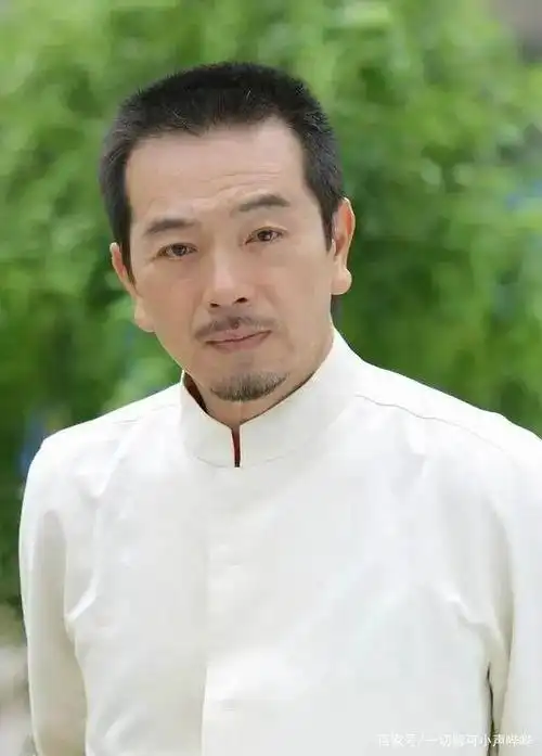 言情剧起家的他虽然对于许多老一辈观众来说,早就是再熟悉不过的演员