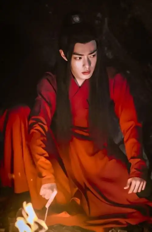 肖战惊艳魏无羡红衣造型合辑!"温山软水万千