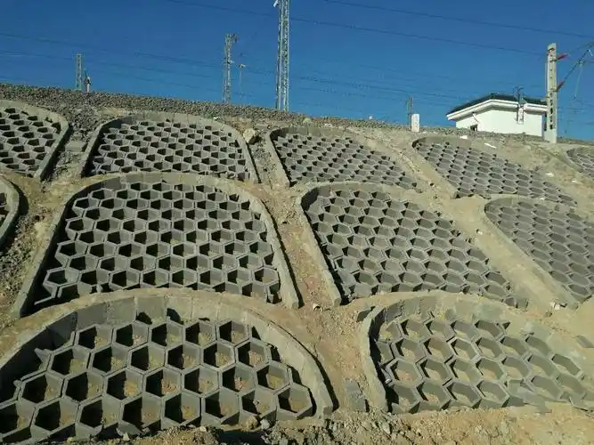 1.3hxdk187 115～225护坡六棱砖砌筑.