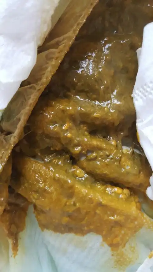 宝宝2天没有大便,吃奶粉,今天大便发绿带黏状,怎么回事要怎么办!