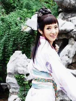 4,舒燕,在《神探狄仁杰》第二部中饰演小梅/小凤,如燕在蛇灵里最好的