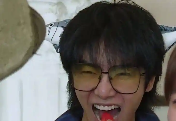 原创王牌6玩大了华晨宇全素颜叫起床这状态哪像当爸爸的人