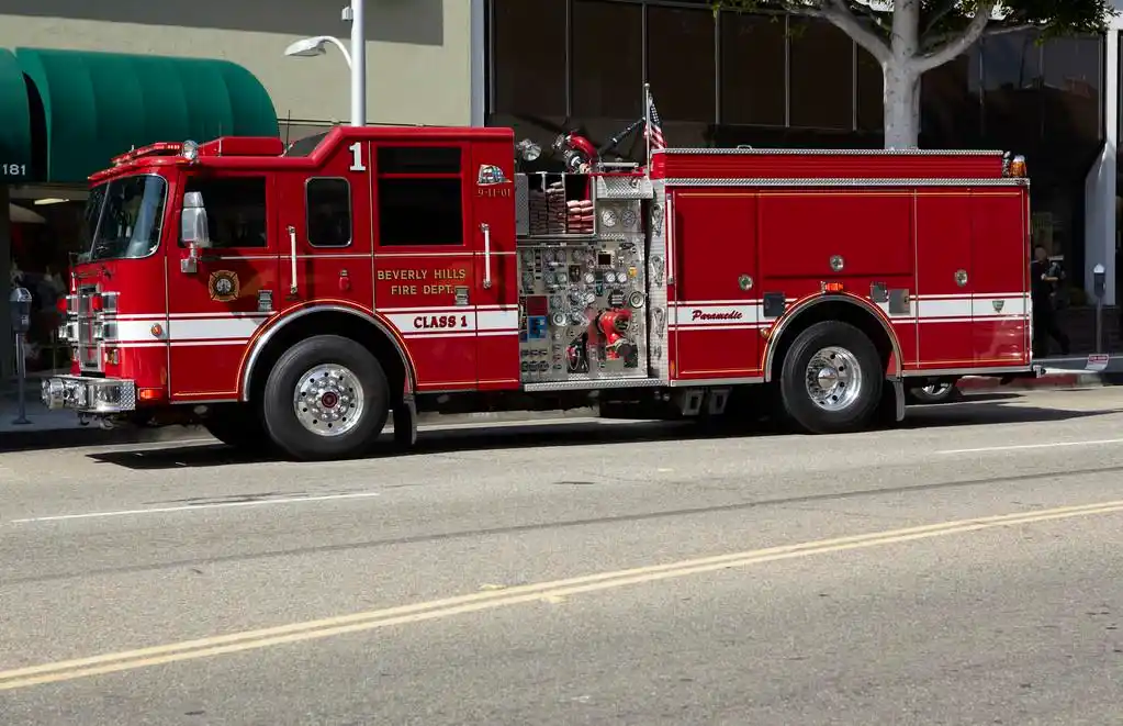 3 月 2 日: 在 2012 年 3 月 2 日在洛杉矶贝弗利山庄消防车