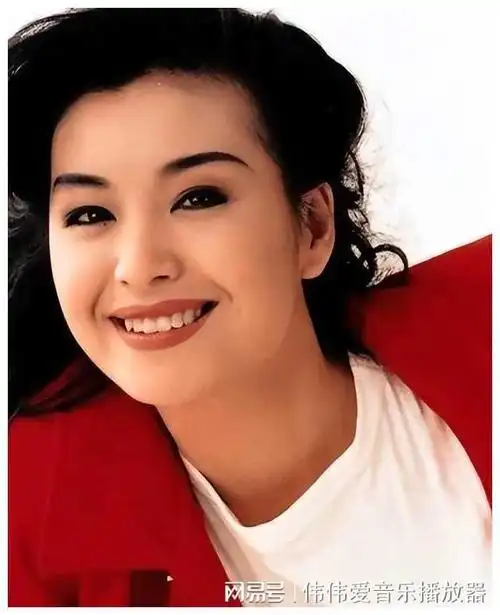 伍咏薇的故事告诉我们,在人生的旅途中,无法避免风雨,但坚持和积极的