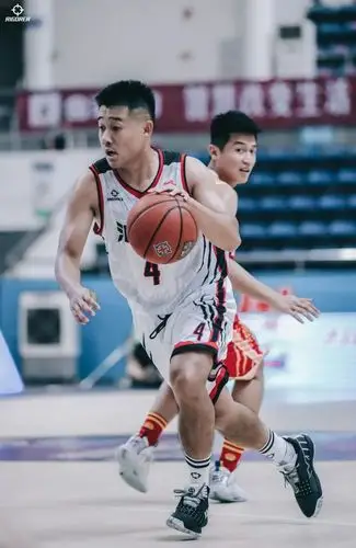 比赛开始,顺德队此战金广祝由于脚伤继续缺