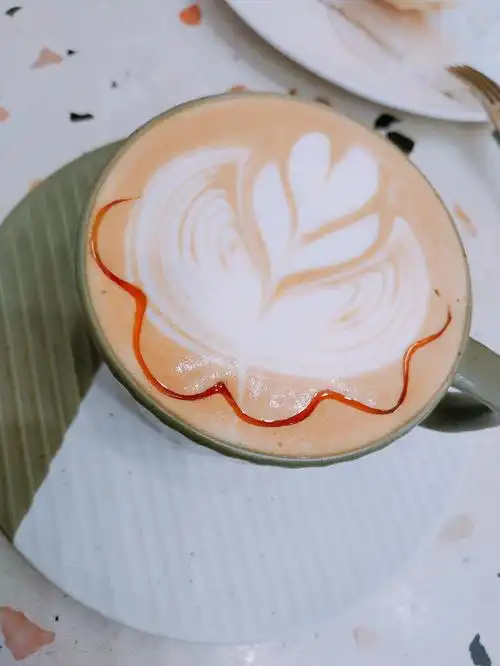 焦糖玛奇朵,拉花漂亮,抿一口也不变形