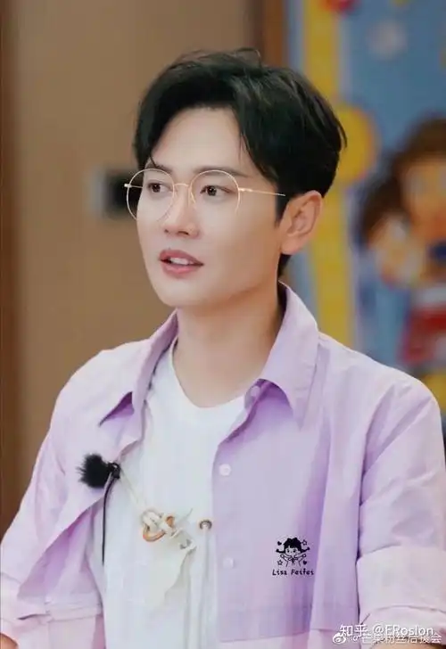 孟鹤堂是不是觉得自己特帅为什么这两年他脸上总是透露着对自己颜值的