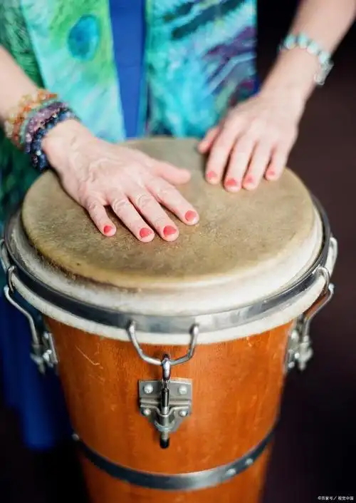 手鼓教学:从零开始,掌握传统打击乐器