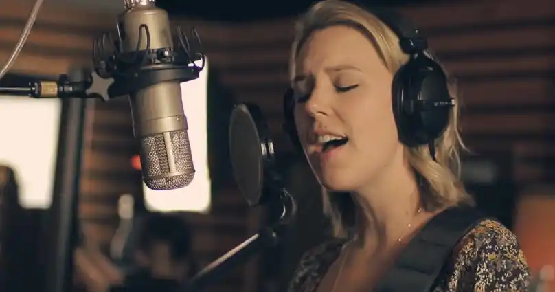 video | 老鳖ladygaga的telephone用另一种感觉的方式翻唱,也是很好听