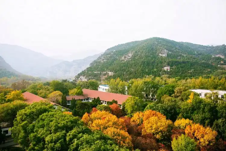 位于山西太原的中北大学一组秋季图片