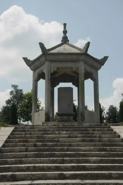 陆军第五军昆仑关战役阵亡将士墓园