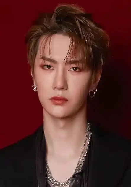 谁曾想 王一博竟然是内双的妆容模板