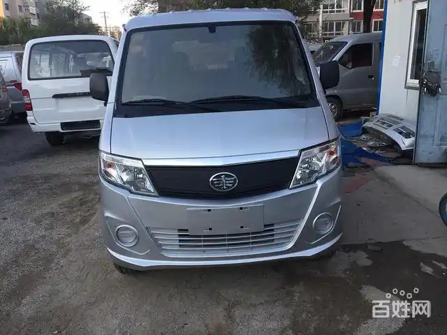 16年10月佳宝v75 七座面包车