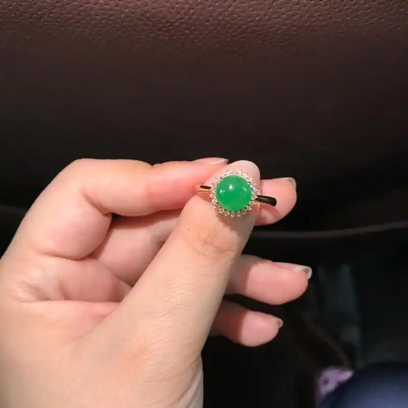 18k金镶嵌戴妃款翡翠戒指