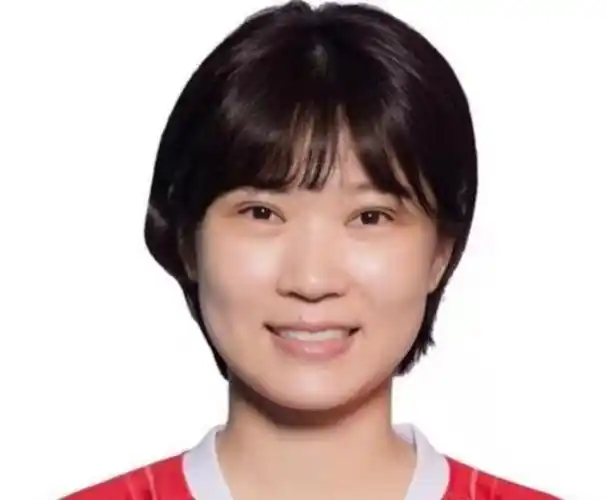 女排名将王梦洁去整容,照片前后大变样,网友:比原来好看!_网易订阅