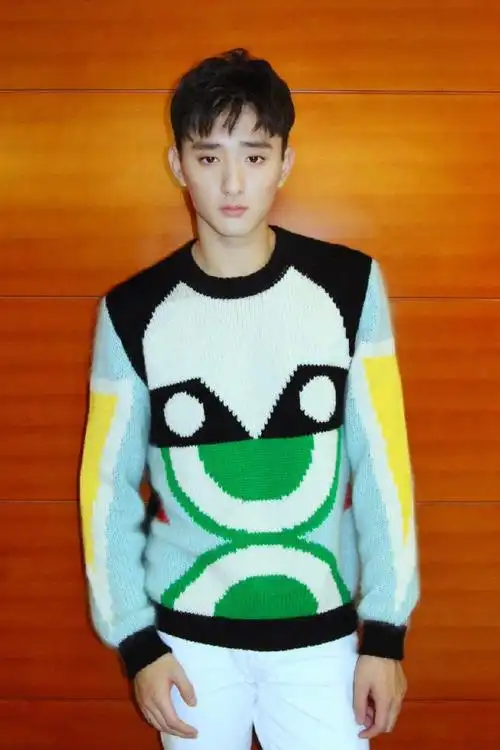 于小彤自曝"多样人生经历" ,曾待业销售卖酒,网上争议不断