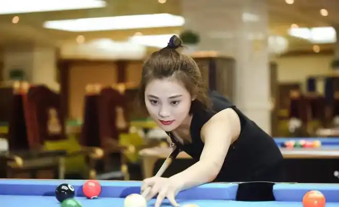 刘莎莎年级最轻的九球冠军中国首位世锦赛三冠王