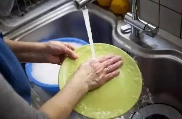在意洗碗伤手吗试一试自制的纯天然洗洁精