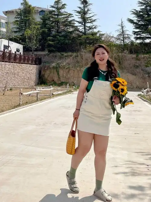 身高166 体重156斤(在减肥啦)93103 9284 98110 98梨形身材