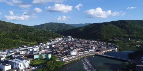 浙江在线 浙江城镇网 城镇即时报 正文   龙南山区商贸重镇溪口镇