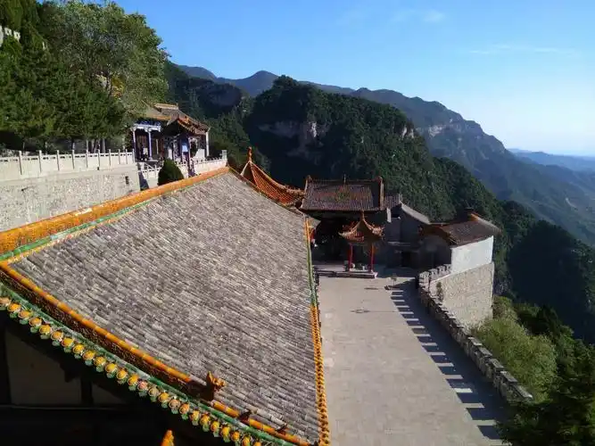 龙头寺,在景区里是第一个景点,里面是一座寺庙,供奉着关帝,和其他的