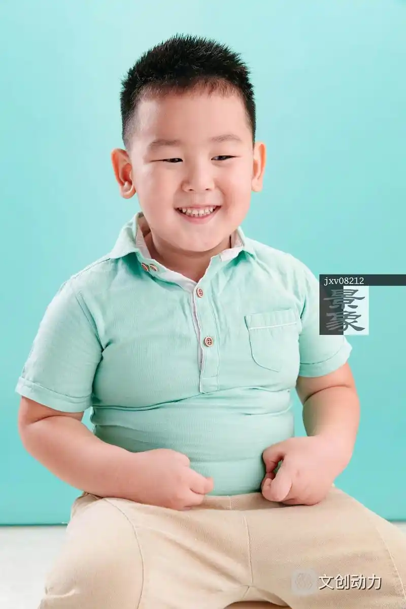 小男孩的可爱表情,儿童,男孩,肥胖,面部表情,表情包,肖像