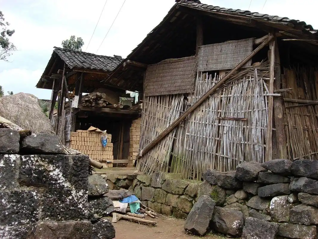 农村一些房屋破败不堪,老农称房子越破混的越好,真的是这样吗?