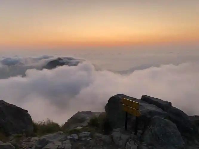 香港凤凰山的云海日出