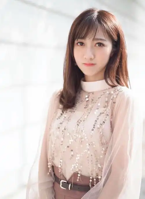 一文看清何依婷上位路,新剧担任女一变富贵,同届三甲她最幸运__财经