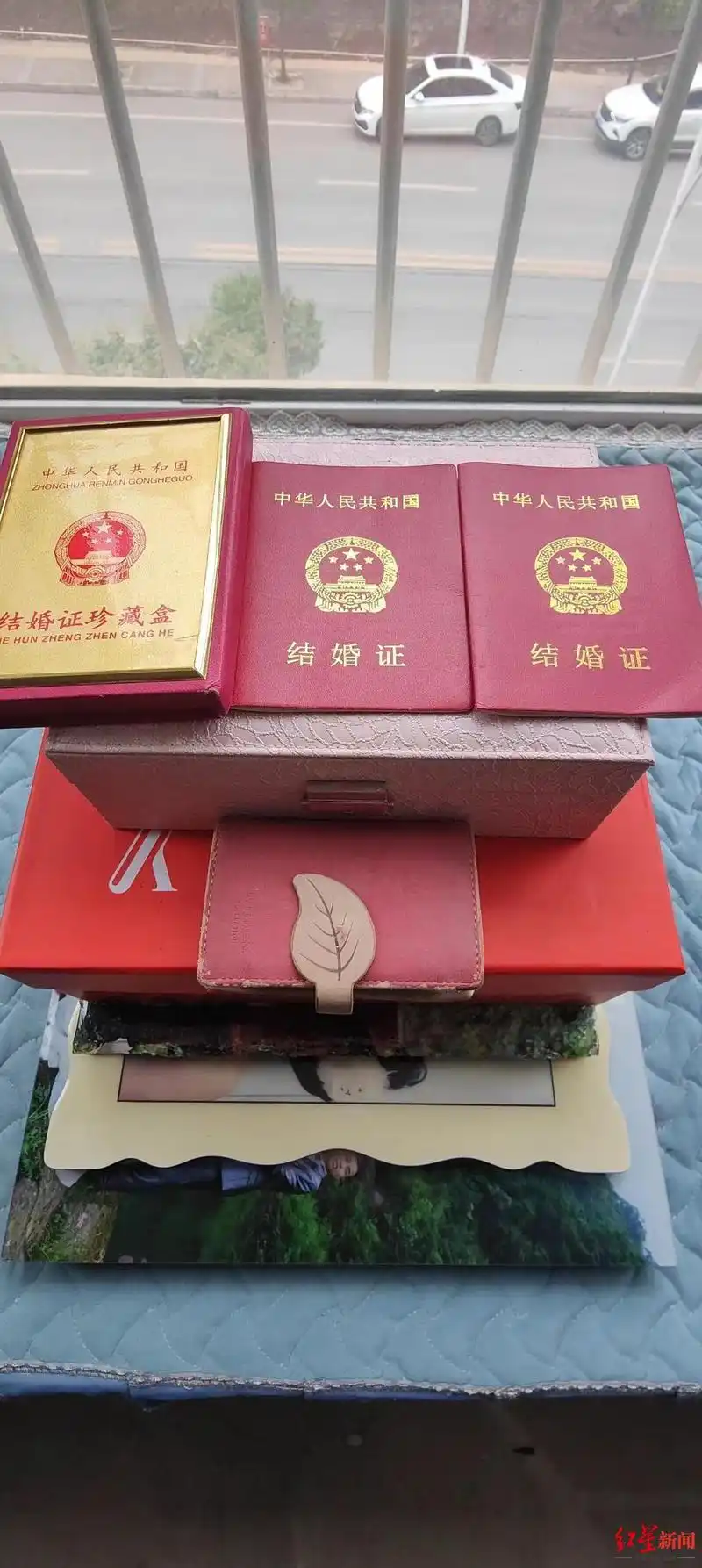 陈冲一直珍藏着和魏和芝的结婚证等物品