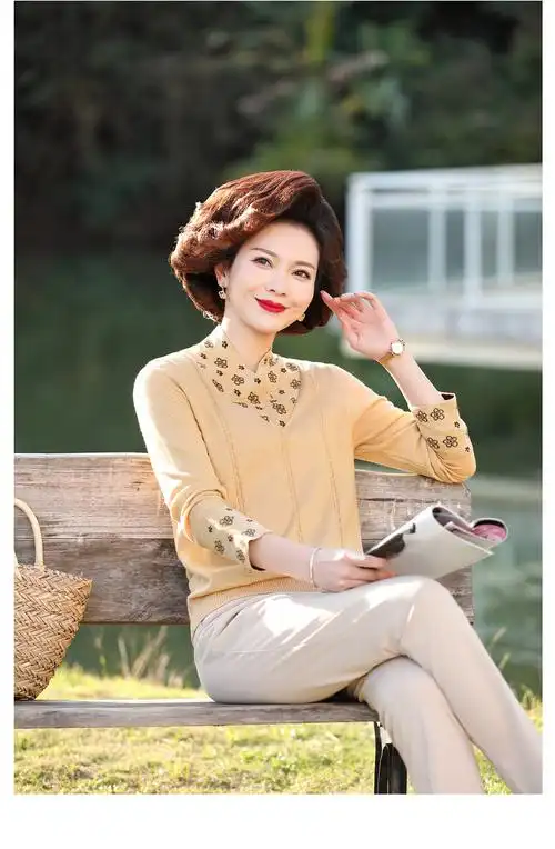 宝莲朵妈妈装洋气针织上衣中年女春秋碎花打底小衫中老年女装秋装气质