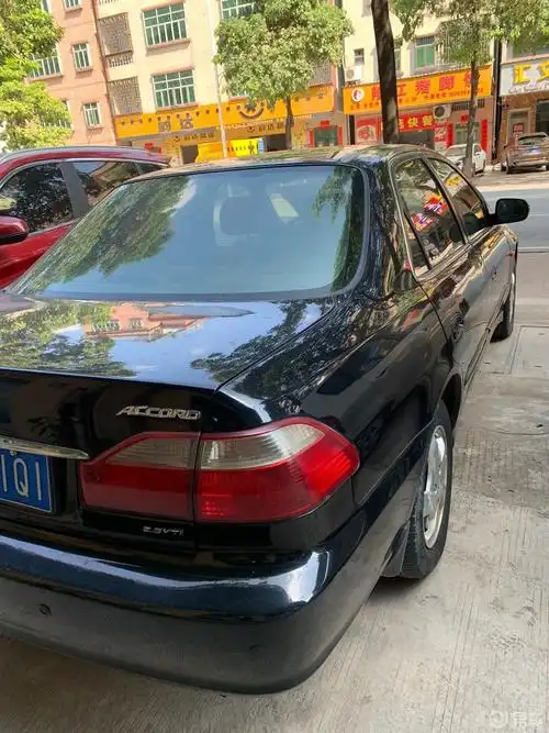 经典老车本田6代雅阁