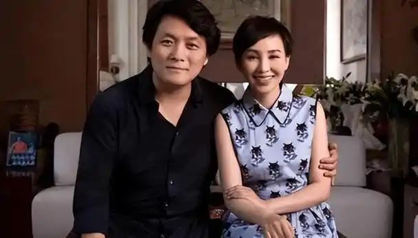 她19岁和导演私奔裸婚在地下室连生3胎丈夫用7部剧才把她捧红