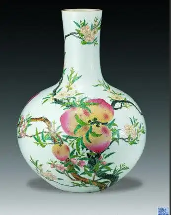 乾隆官窑最具代表性瓷器——乾隆粉彩九桃天球瓶__凤凰网