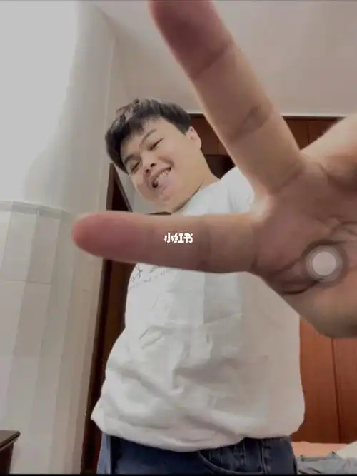 拍照姿势  #肥宅日常  #来拍照了#自拍姿势  #居家拍照  #肥仔穿搭