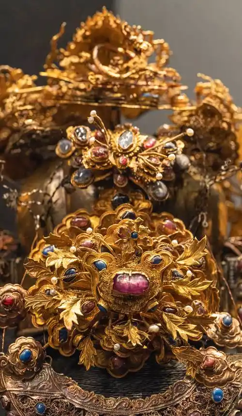 原创400多年前的明代金凤冠精美绝伦