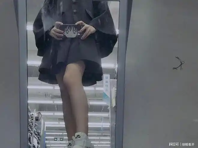 小女友晚上自拍