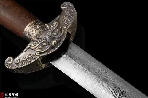 45厘米 护手宽度:10.6厘米 剑脊厚度:0.81厘米 全      重:1.