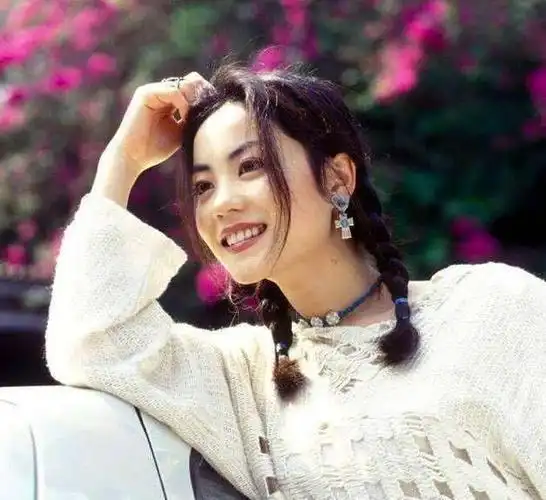 当18岁的王菲撞上18岁的张柏芝,谁是赢家