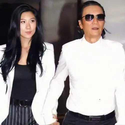 回顾谢贤前女友coco12年青春换来2000万如今怎样了