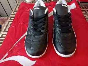 老款全新李宁碎钉足球鞋,42黄金现福利价,120元两双一起卖