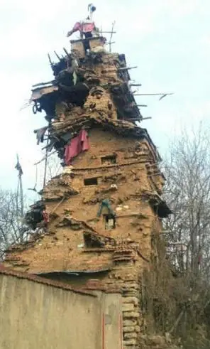 智障农民建七层小楼 推小车捡石块盖房子 盘点奇葩建筑