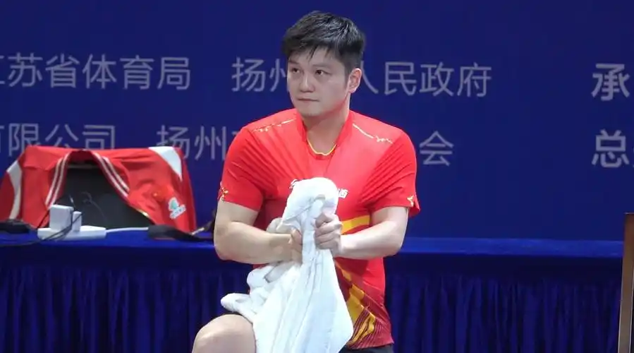 肥:我要挣脱.这件衣服.#樊振东#·tinyflash·的微博视频