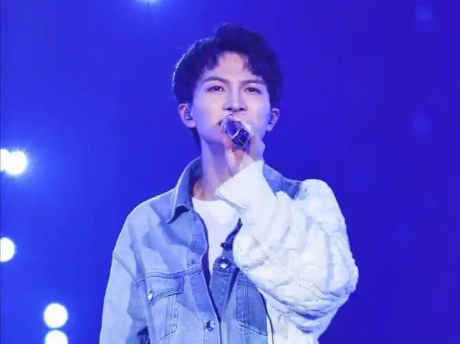 周深《爱若琉璃》三周年:梦境般与你不期相遇,又是人间四月天-第3张