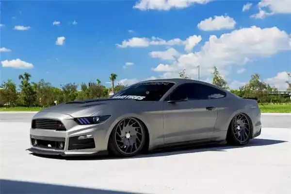 美国肌肉车的低趴诱惑野马改装气动避震最美姿态