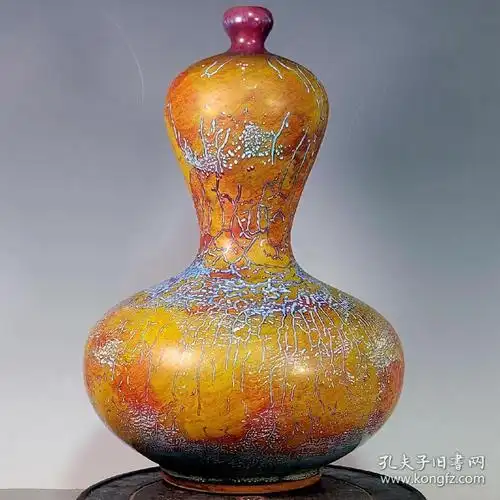 宋官窑钧瓷窑变釉蚯蚓走泥纹刻字描金花叉赏瓶摆件
