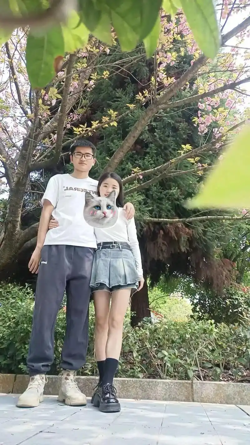 身高相差25cm,他姓欧阳,我姓欧,出门不知道的人,还以为我 - 抖音