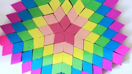 是太空沙啊 : 用平行四边形模块组成彩虹花,再把沙子都捏碎吧!